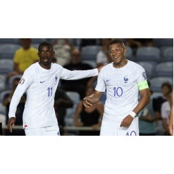 Ousmane Dembélé vence a Bola de Ouro à frente de Kylian Mbappé